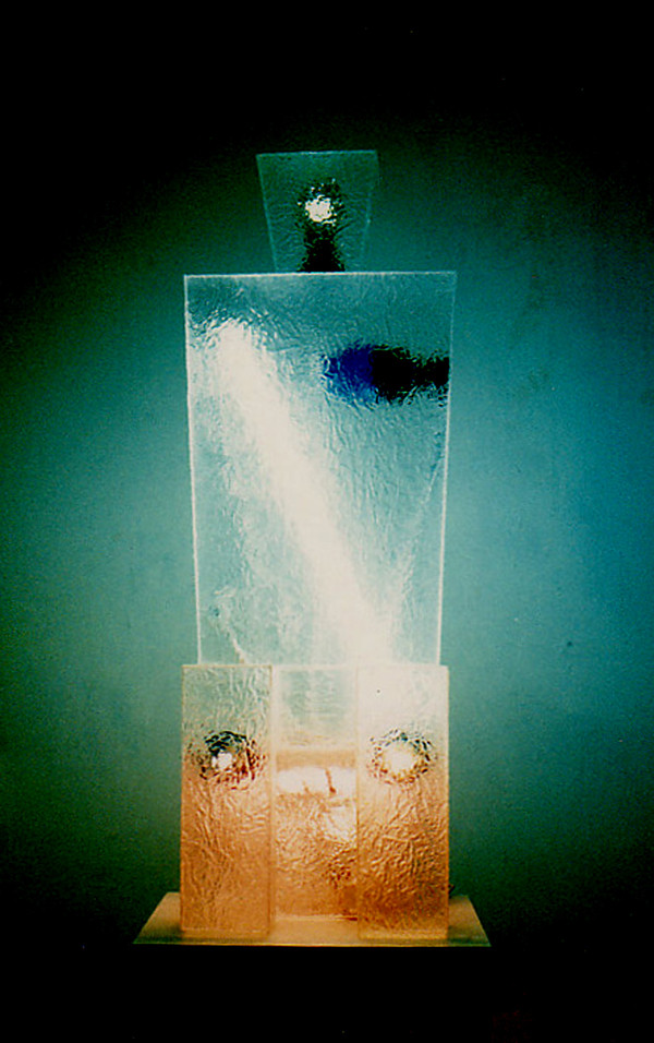 '푸른 심장' 30×30×120cm 아크릴, 조명 1994 제1회 계원조형예술학교 수석 졸업작품