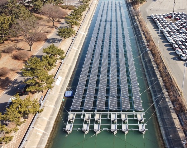 인천 내항의 해상 태양광 발전설비