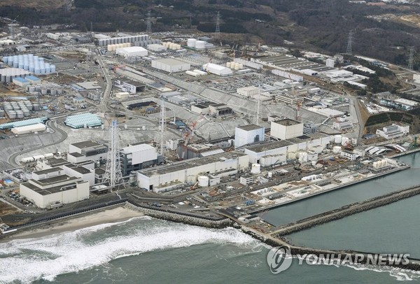 2011년 대지진 때 폭발사고로 가동이 중단된 도쿄전력후쿠시마제1원자력발전소. 2016년 3월 촬영한 모습으로 단계적 폐로 작업이 진행중이다. 사진=연합뉴스