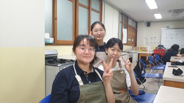 왼쪽부터 김정아 , 박채희 , 강다영